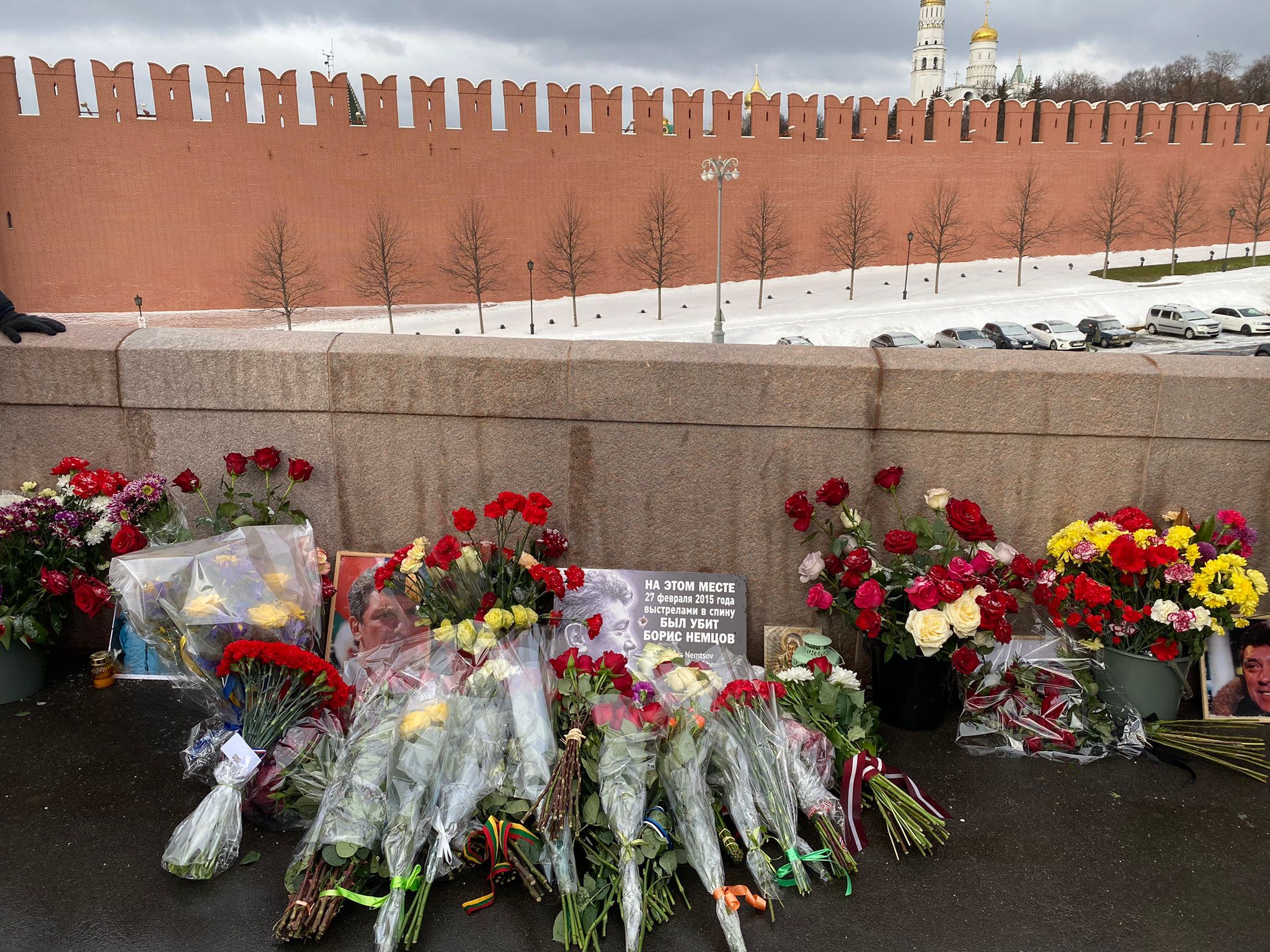 Вбивство Нємцова: на 6 роковини пройшли акції пам'яті Вбивство Нємцова: на 6 роковини пройшли акції пам'яті