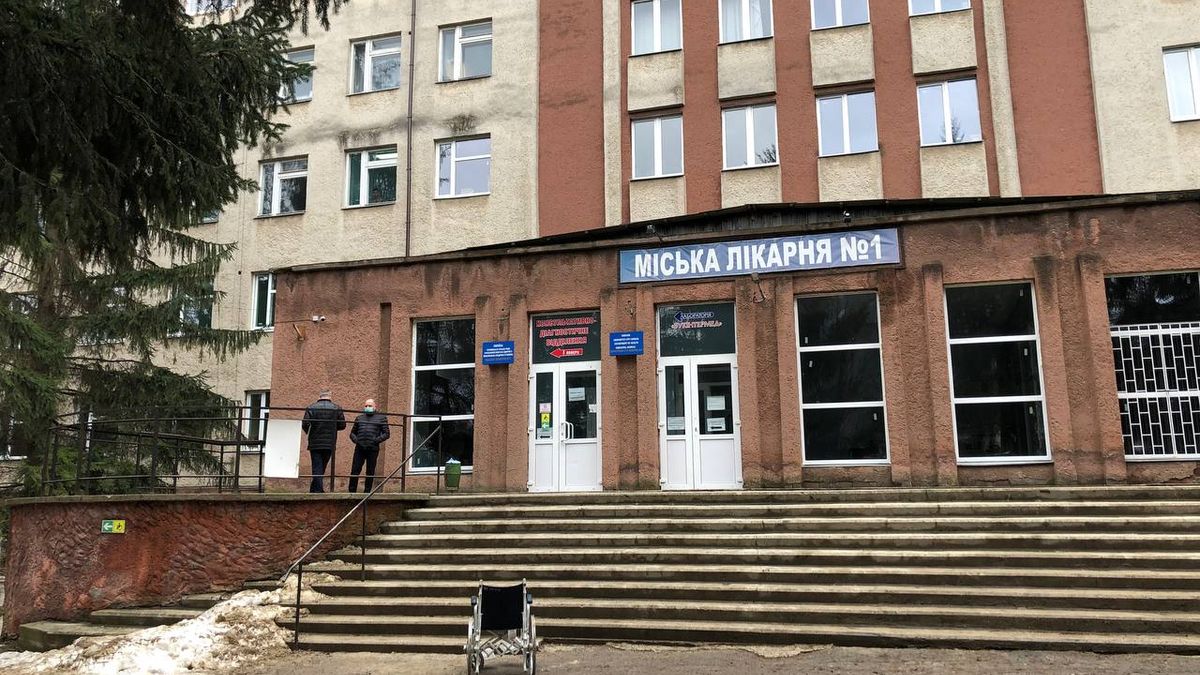Пожежа у лікарні в Чернівцях: що відомо, фото і відео Пожежа у лікарні в Чернівцях: що відомо, фото і відео