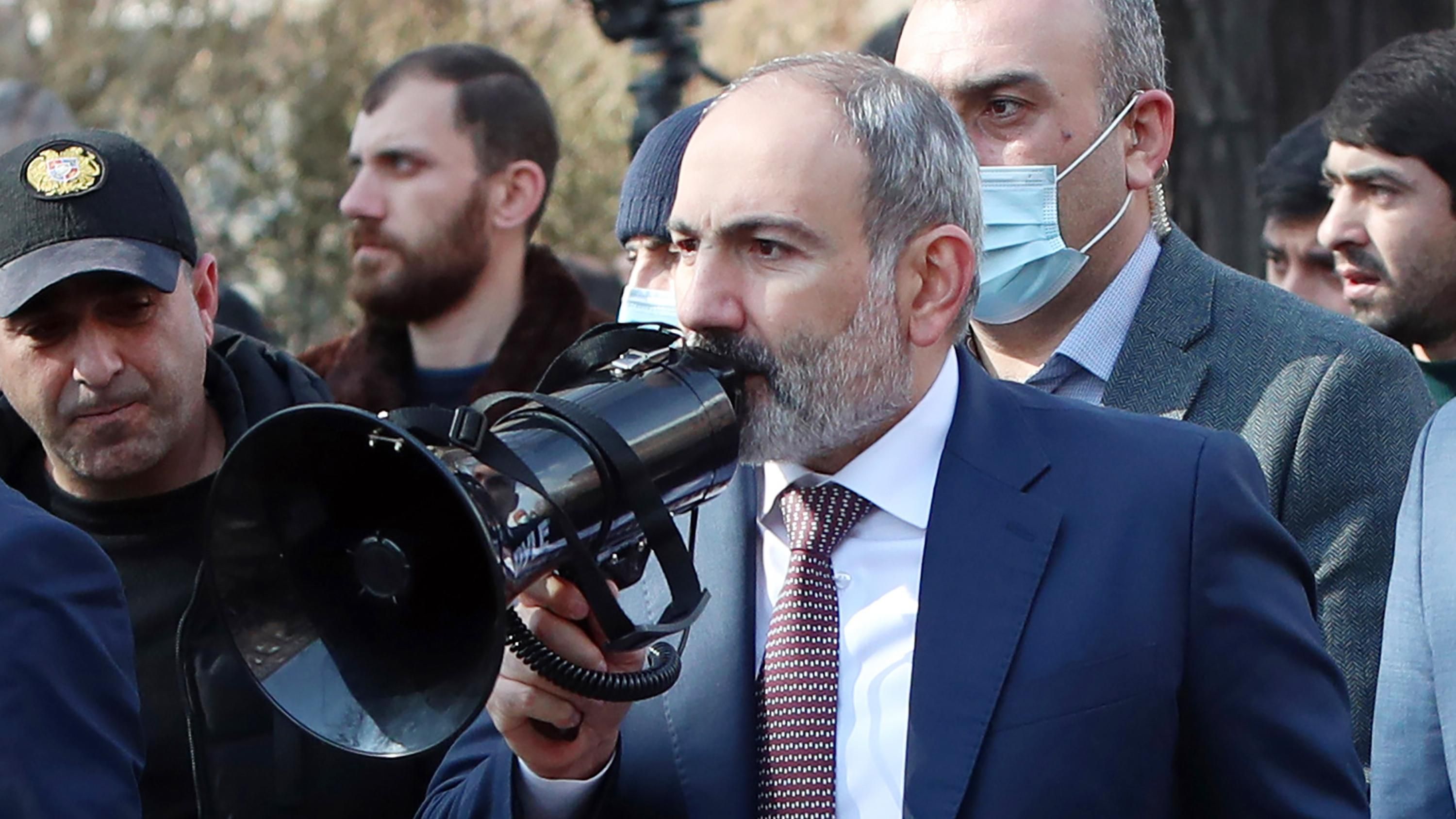 Загострення у Вірменії: Пашинян хоче звільнити главу Генштабу – президент і опозиція його не підтримують 