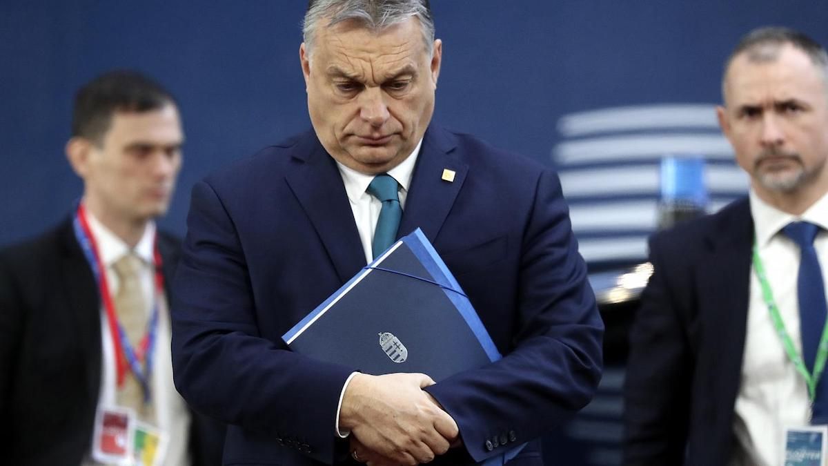 Наибольшая группа Европарламента готовится выгнать партию Орбана – СМИ