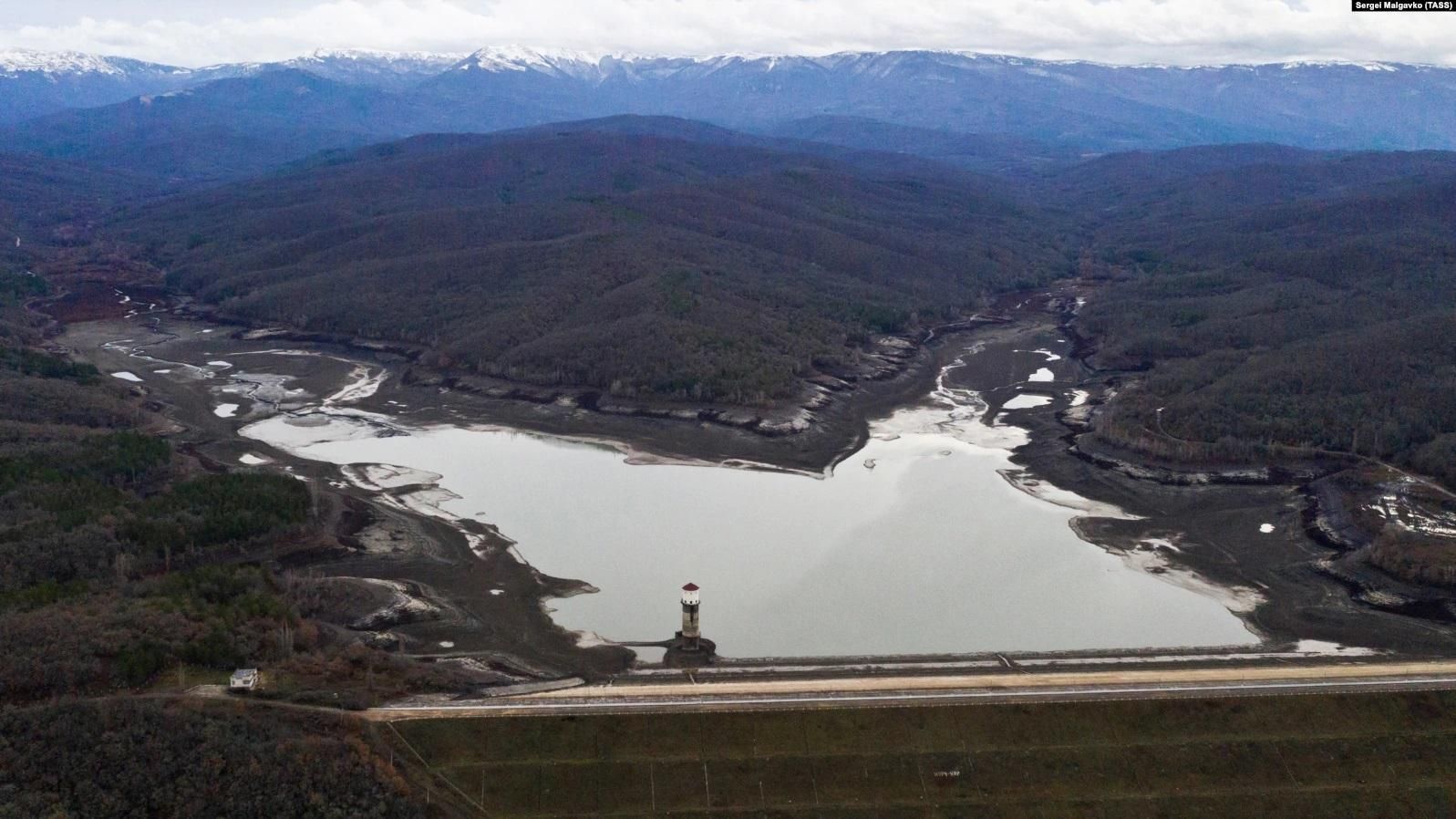Два водосховища в Криму остаточно висохли