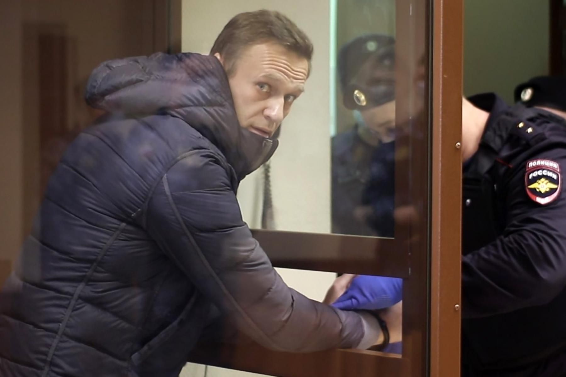 Навального нарешті етапували до колонії у Покрові
