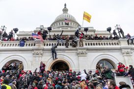 Более 300 американцам, захватывавшим Капитолий, предъявили обвинение