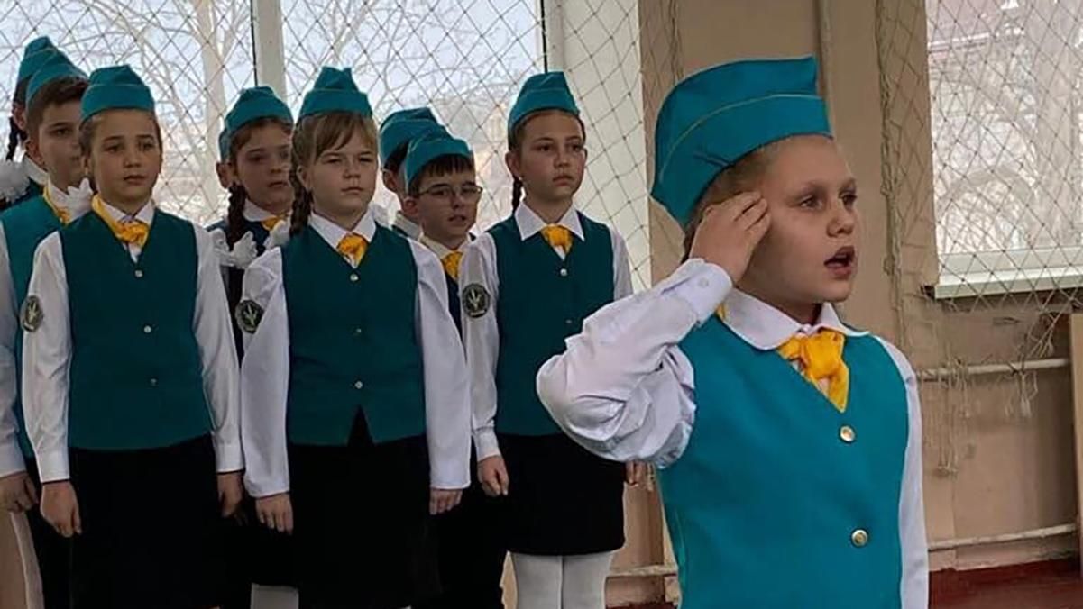 Дитячі загони Путіна в Криму зростають: під пропаганду потрапили неповнолітні в Керчі – фото