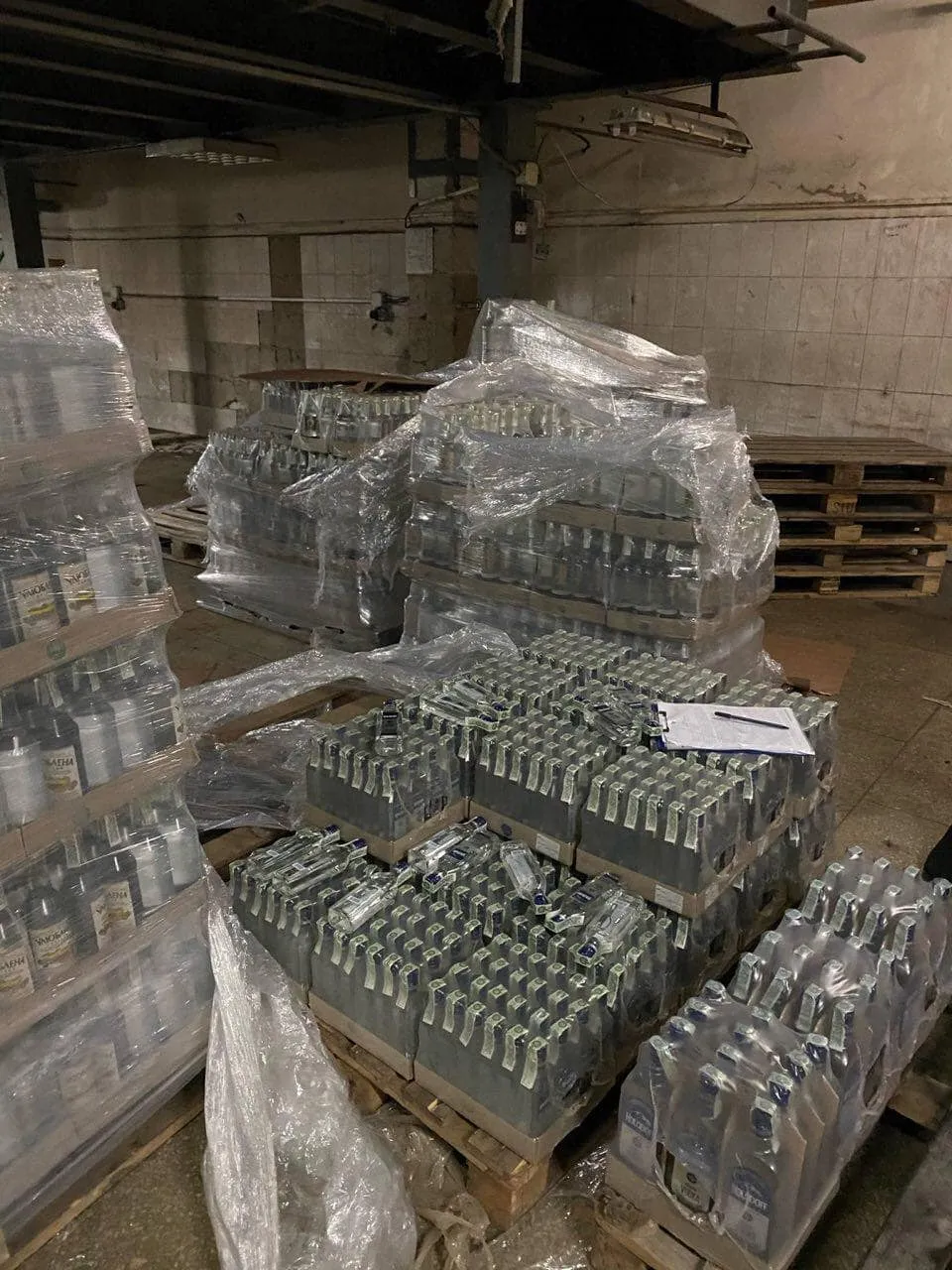 Правоохоронці вилучили понад 22 тисячі пляшок