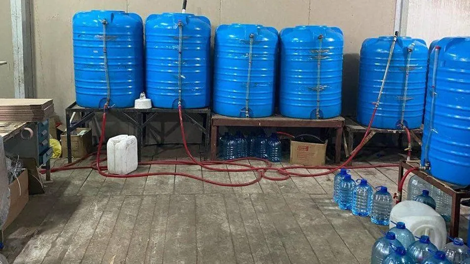 Ємності зі спиртом Ємності зі спиртом