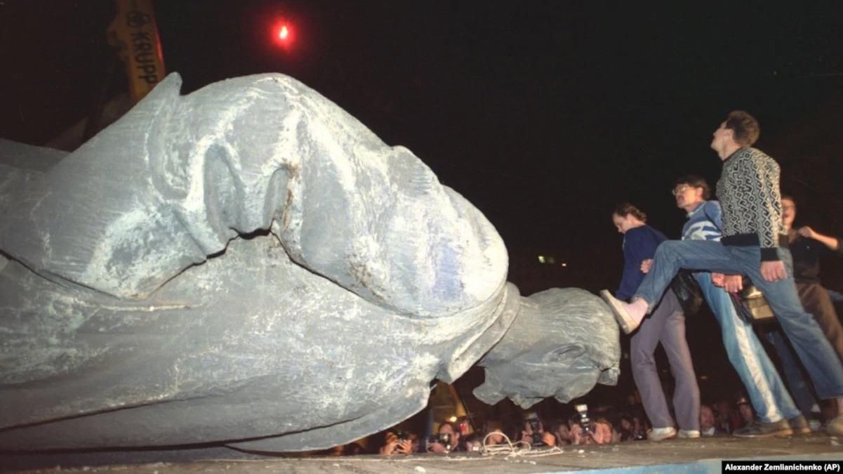 Україна далеко попереду: як над Росією досі витають тіні Сталіна і Дзержинського Україна далеко попереду: як над Росією досі витають тіні Сталіна і Дзержинського