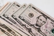 Курс валют на 1 березня: долар знову подорожчав, а євро навпаки – впало в ціні