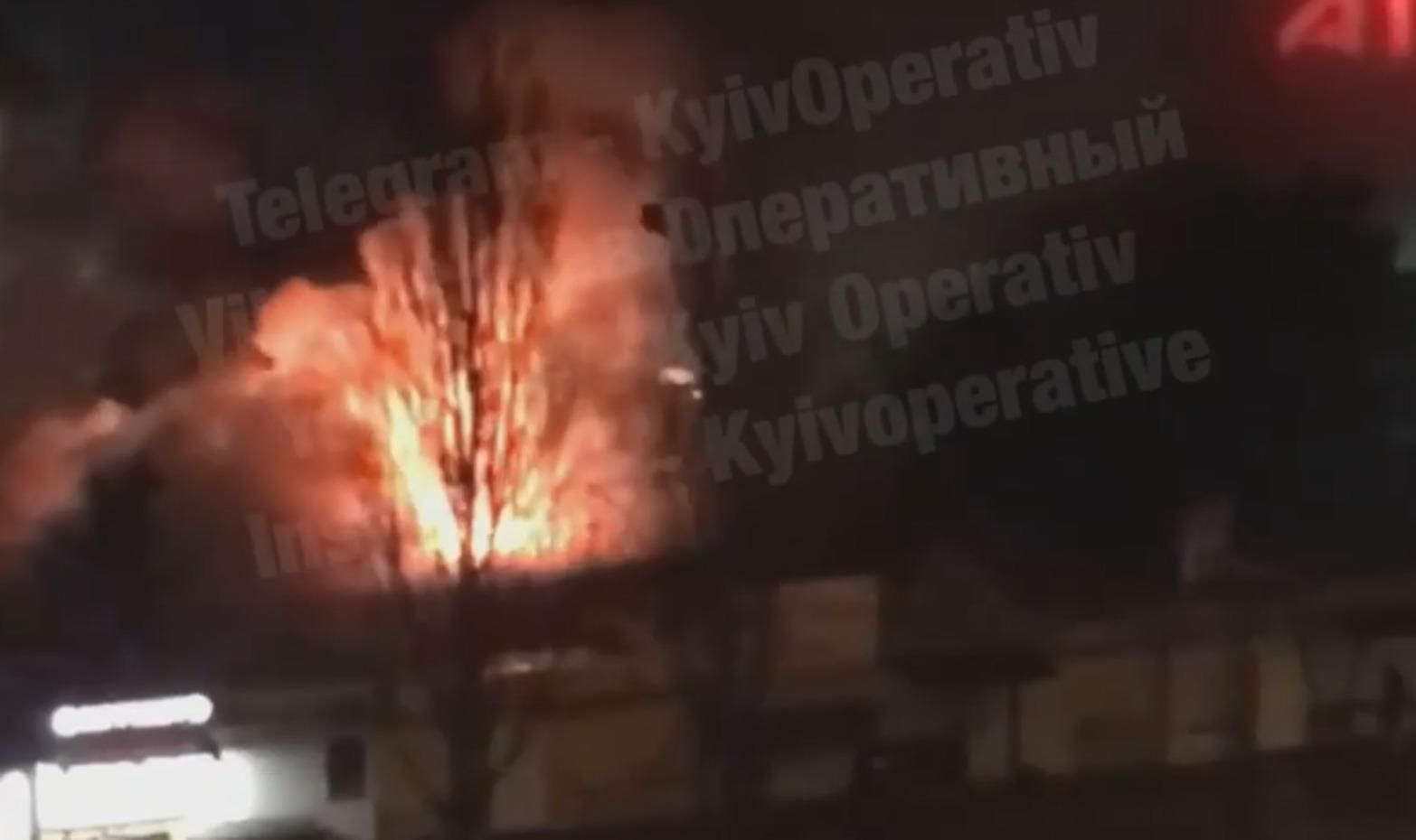 В Киеве на Оболони 28 февраля 2021 загорелся мини-рынок: видео