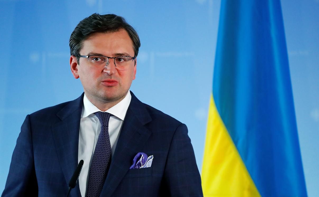 Кулеба відкликав з Польщі 2 дипломатів через підозру у корупції