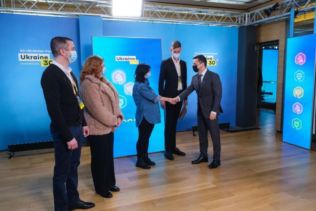 Зеленський особисто привітав перші сім'ї, які отримали іпотеки під 7% Зеленський особисто привітав перші сім'ї, які отримали іпотеки під 7%