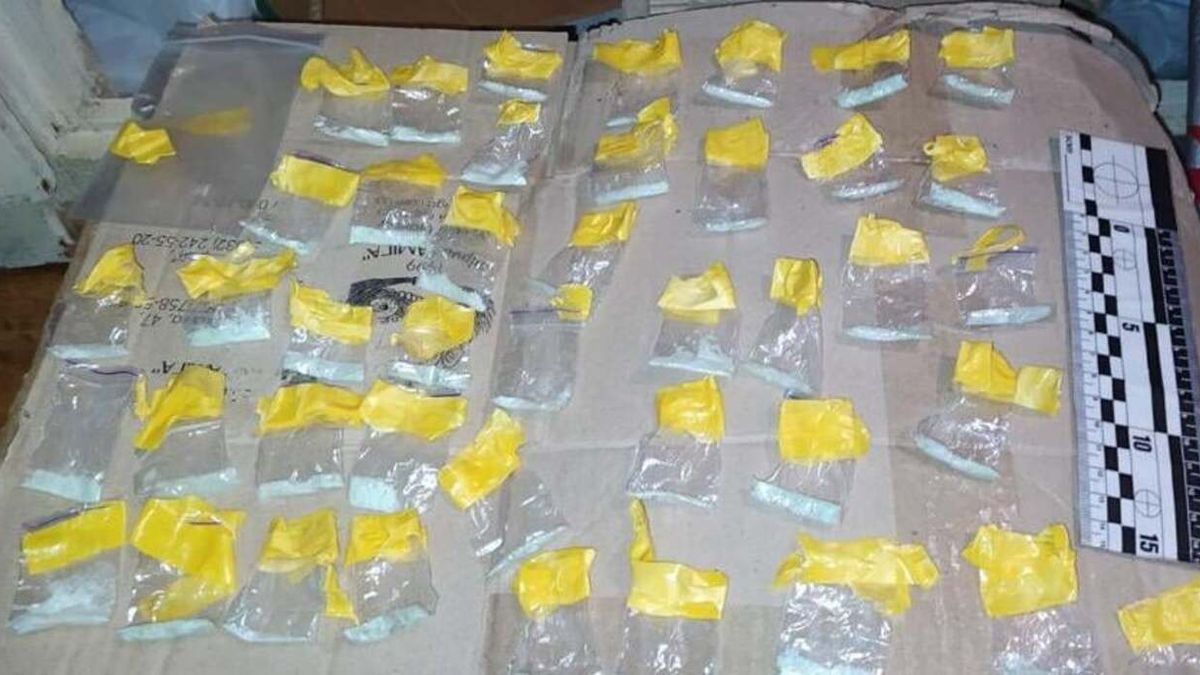 Изъяли 104 свертка наркотиков: во Львове задержали наркодилера - фото 