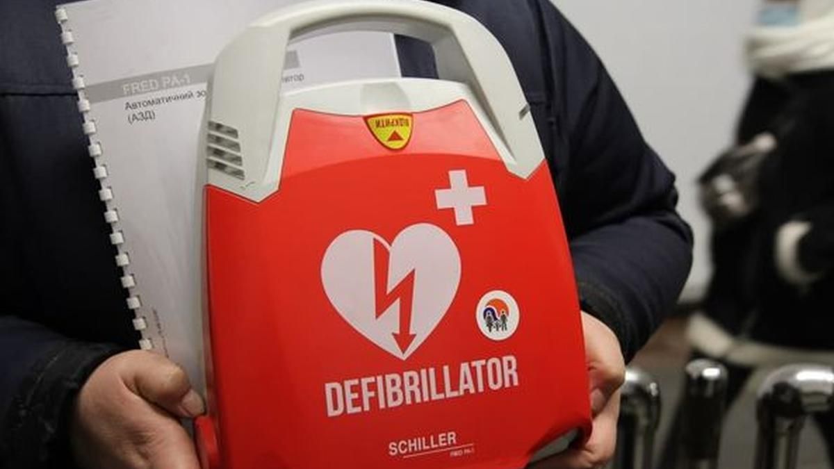 Не тільки на касах: у Київському метро з'явилися дефібрилятори Не тільки на касах: у Київському метро з'явилися дефібрилятори