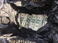 Пів мільйона і фейкове закриття справи: у Києві 2 чоловіків судитимуть за хабарництво