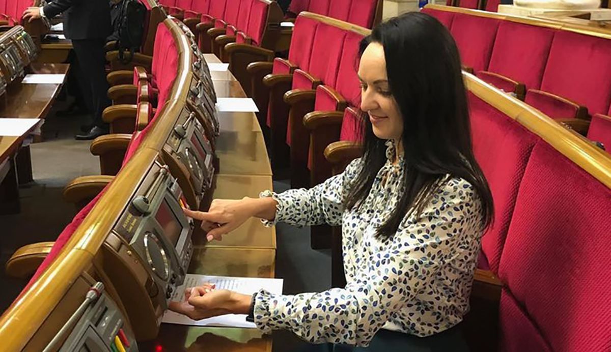 Як працює сенсорна кнопка в Раді, яка мала зупинити кнопкодавство Як працює сенсорна кнопка в Раді, яка мала зупинити кнопкодавство