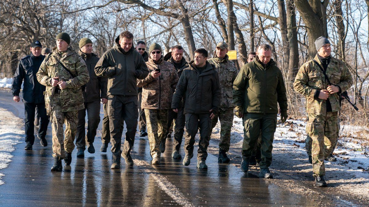 Зустрінеться з президентом Євроради: Зеленський вирушив на Донбас 