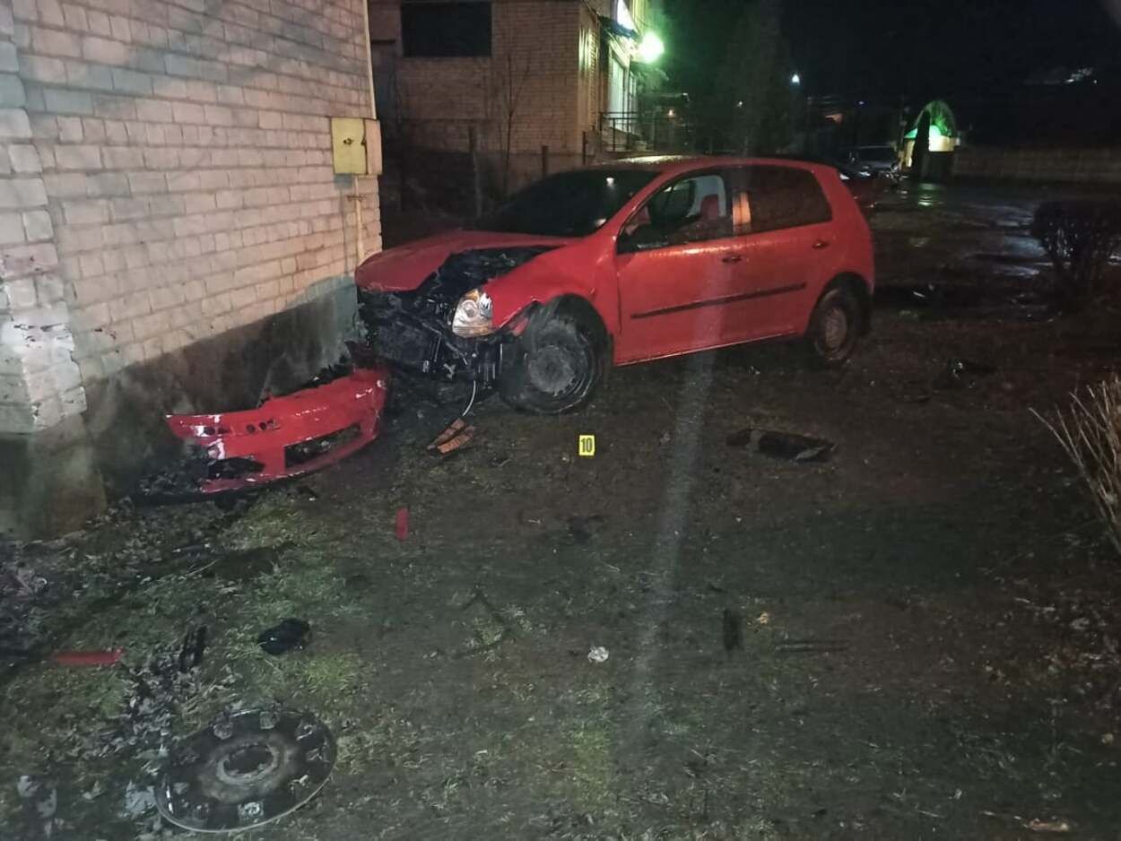 Вилетів на тротуар на шаленій швидкості: на Львівщині водій на смерть збив неповнолітню– фото Вилетів на тротуар на шаленій швидкості: на Львівщині водій на смерть збив неповнолітню– фото