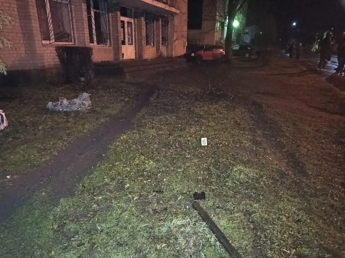 Вилетів на тротуар на шаленій швидкості: на Львівщині водій на смерть збив неповнолітню– фото