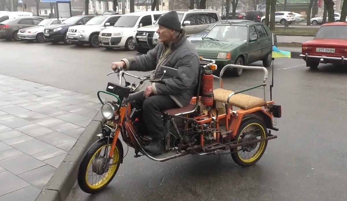 Мешканець Черкас власноруч створив мотоцикл зі старих деталей
