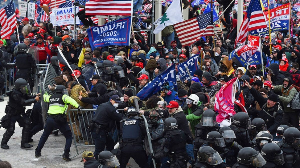 ФБР считает штурм Капитолия внутренним терроризмом ФБР считает штурм Капитолия внутренним терроризмом