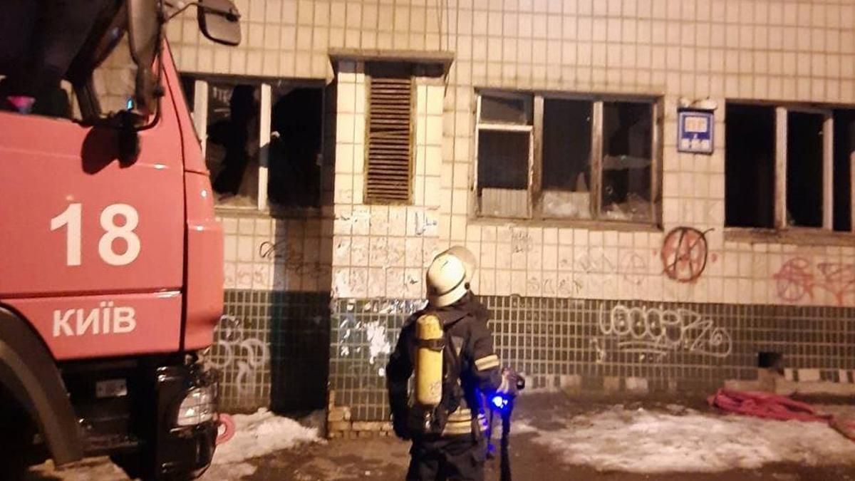 В Киеве 02.03.2021 пожарные спасли 3 человек, но нашли тело