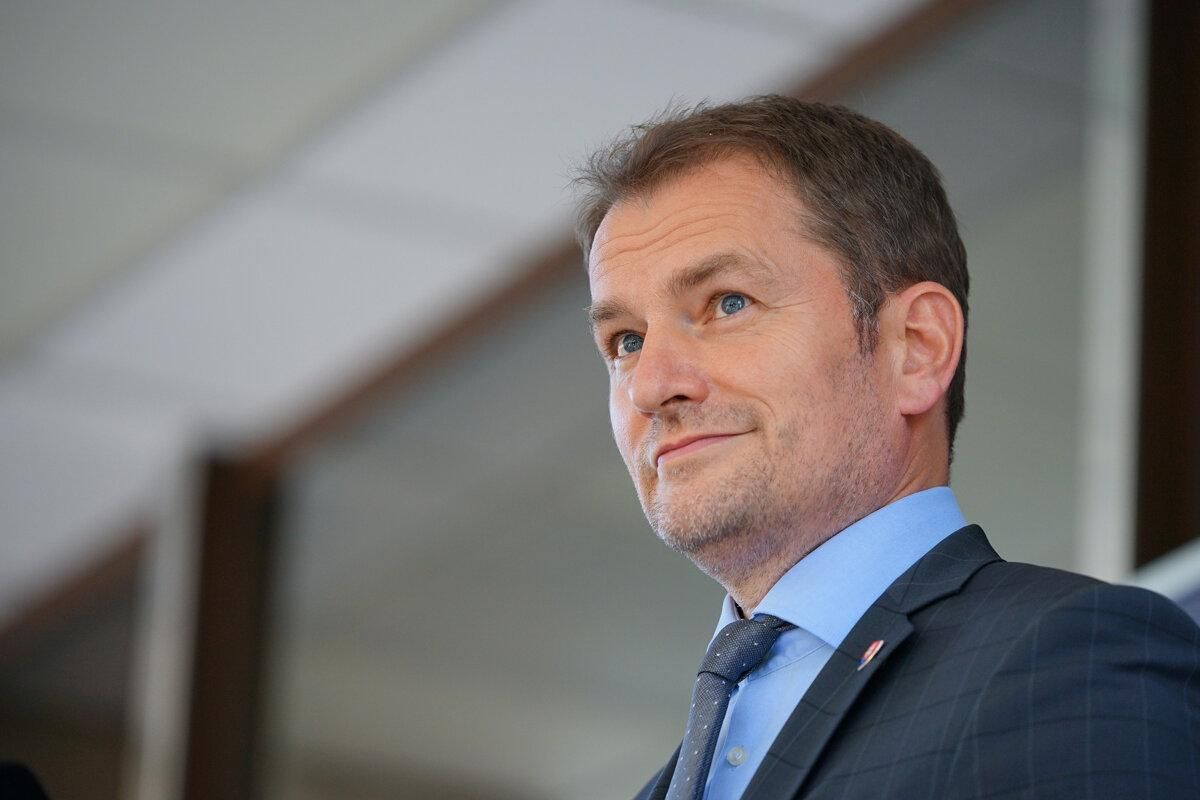 Прем'єр Словаччини невдало пожартував про Закарпаття та вакцину з РФ Прем'єр Словаччини невдало пожартував про Закарпаття та вакцину з РФ