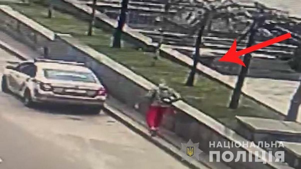 Киевский блоггер ударил копа тарелкой со сливками, его задержали