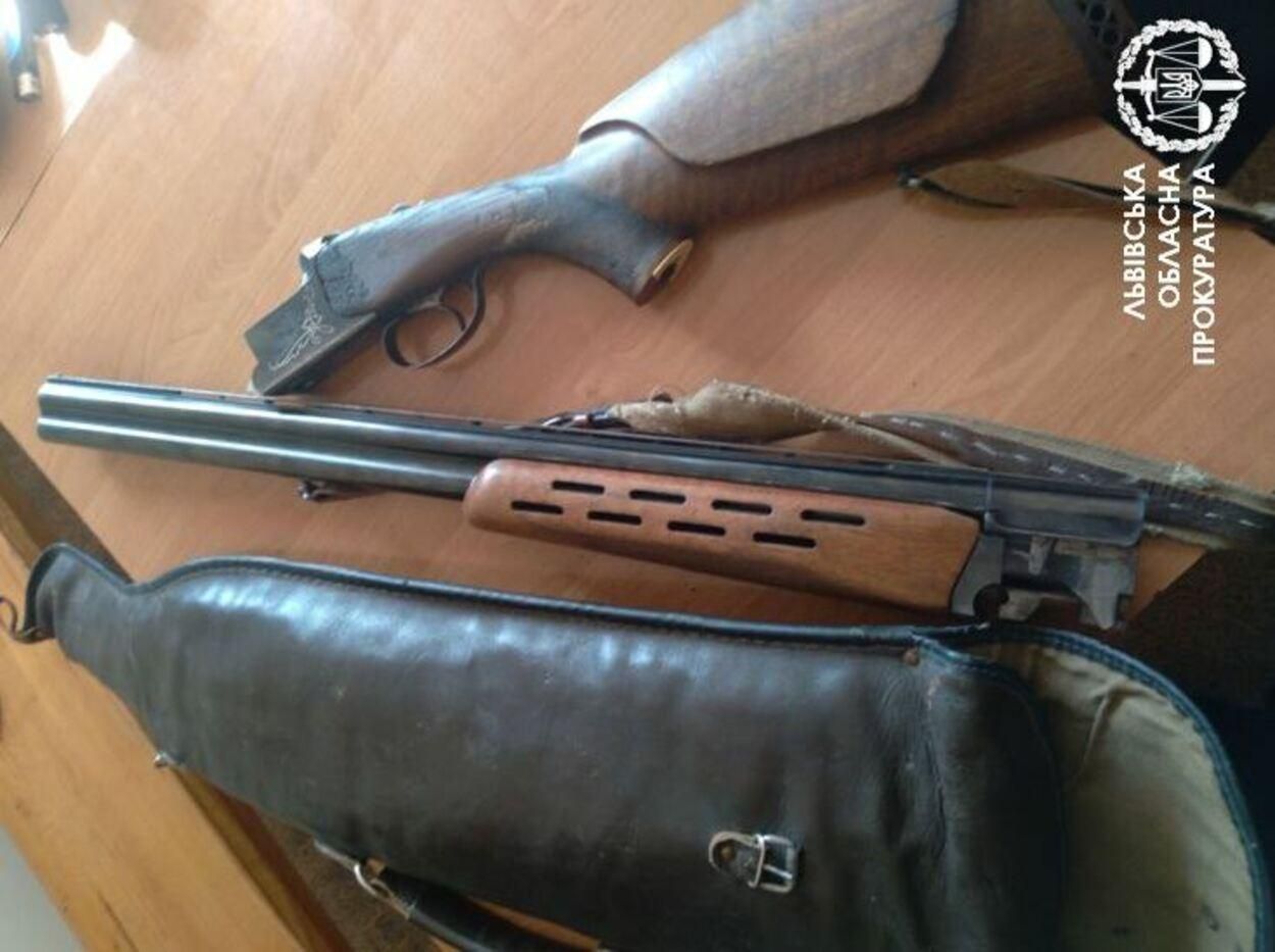 На Львівщині чоловік застрелив 2 сусідських собак: йому загрожує в'язниця – фото 18+ На Львівщині чоловік застрелив 2 сусідських собак: йому загрожує в'язниця – фото 18+