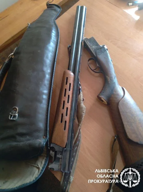 На Львівщині чоловік застрелив 2 сусідських собак: йому загрожує в'язниця – фото 18+ На Львівщині чоловік застрелив 2 сусідських собак: йому загрожує в'язниця – фото 18+