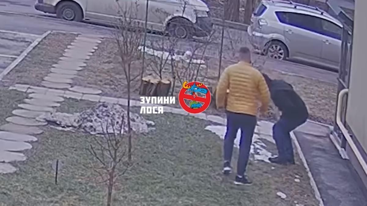 У Вінниці власник елітного авто побив перехожого У Вінниці власник елітного авто побив перехожого