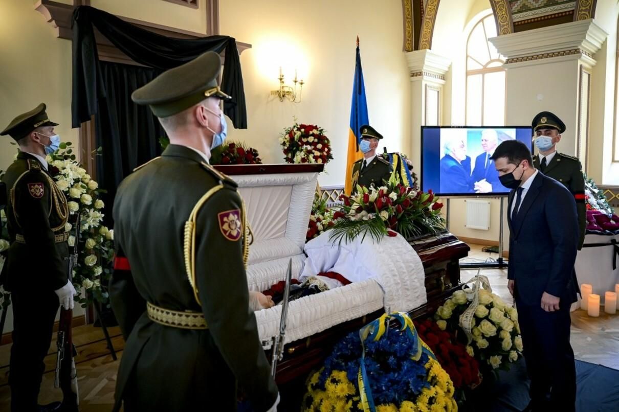 В Киеве попрощались с первым главой МИД Анатолием Зленко: фото