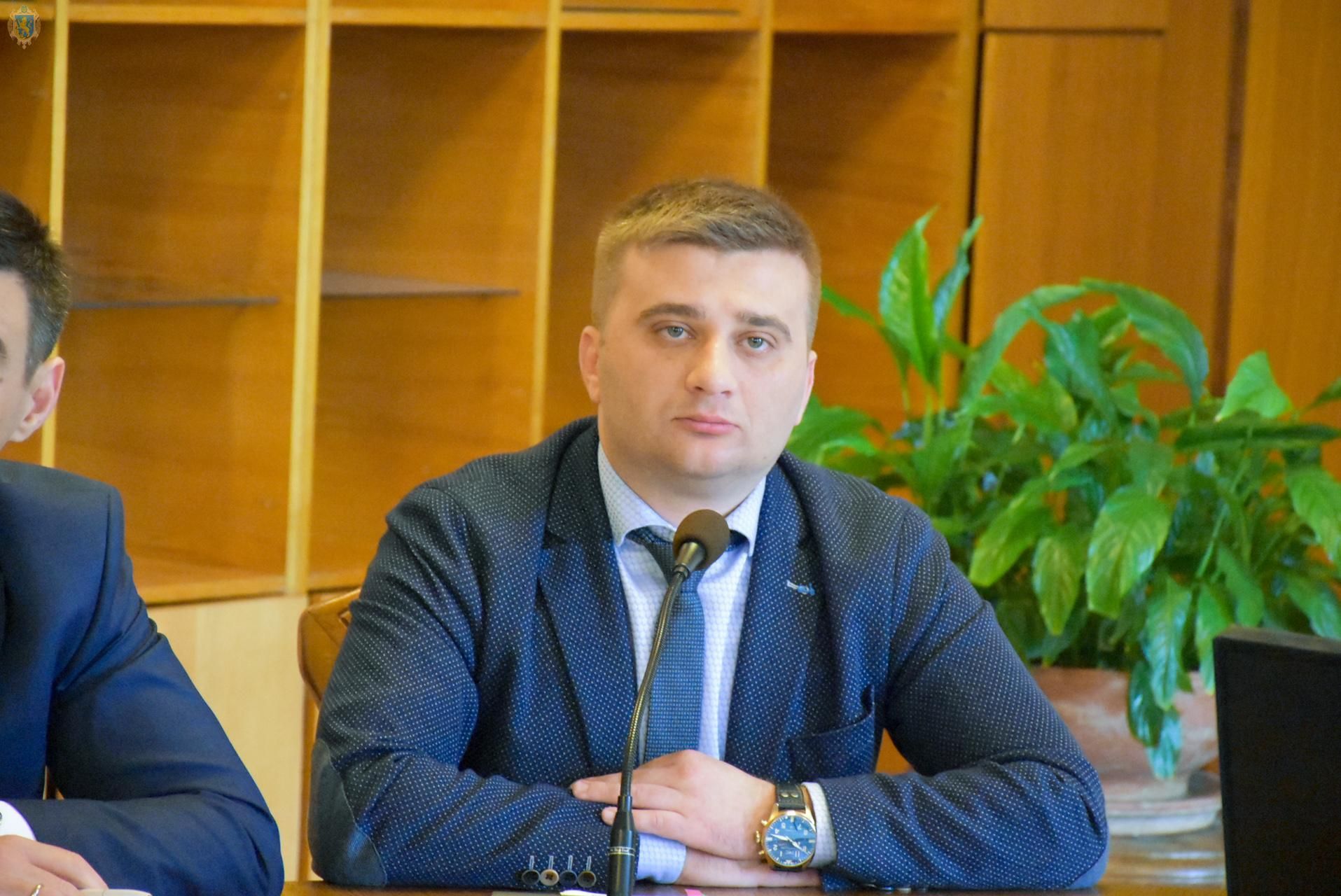 Летал в Доминикану: чиновника ЛОГА уволили с работы за прогулы Летал в Доминикану: чиновника ЛОГА уволили с работы за прогулы