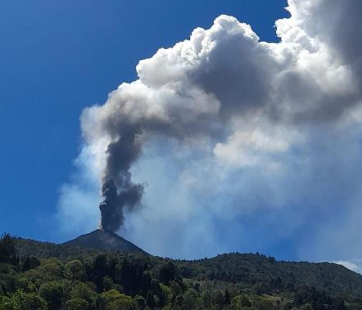 У Гватемалі почав виверження вулкан Пакая: вражаюче відео