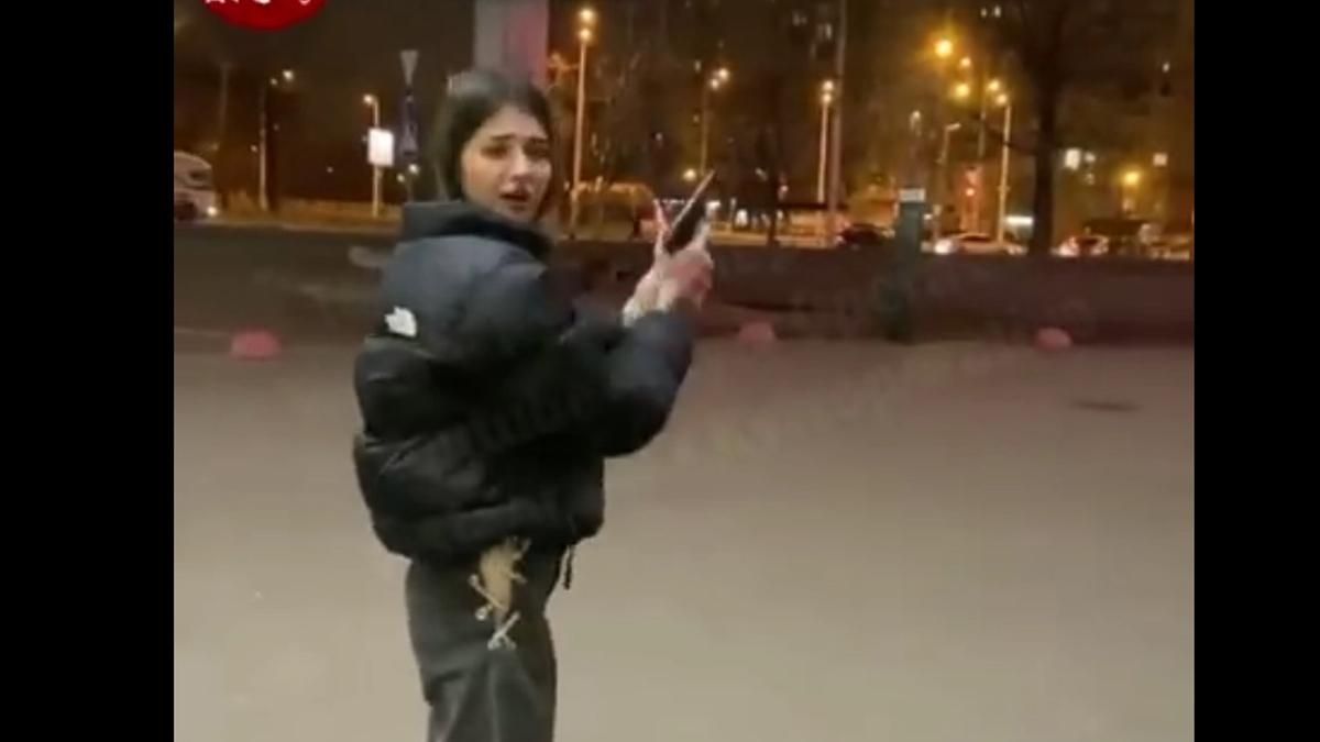 Игры с пистолетом: в Киеве молодежь устроила забавы с оружием Игры с пистолетом: в Киеве молодежь устроила забавы с оружием