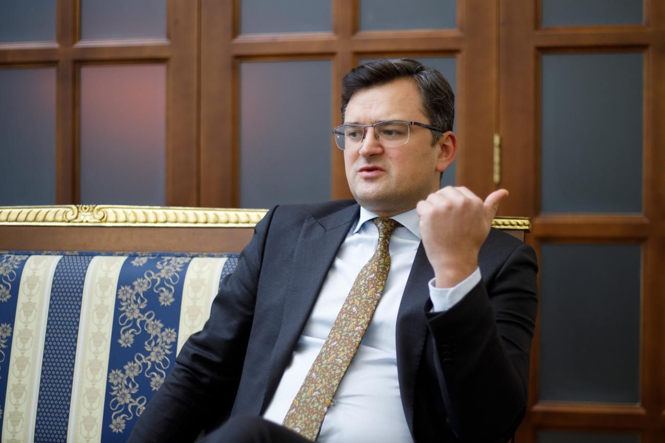 Кулеба анонсировал пломбирования автобусов МИД через дипломатов Кулеба анонсировал пломбирования автобусов МИД через дипломатов