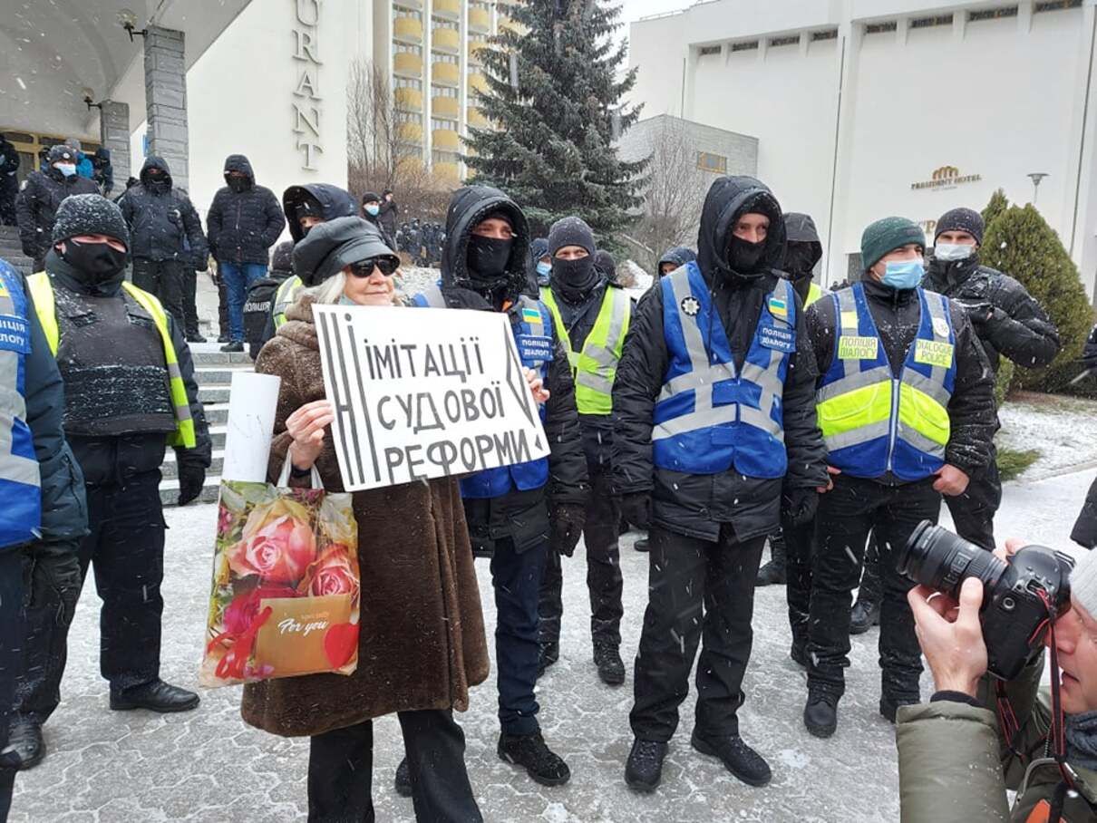 Протести у Києві  проти суддів і за Стерненко 09.03.2021: фото, відео