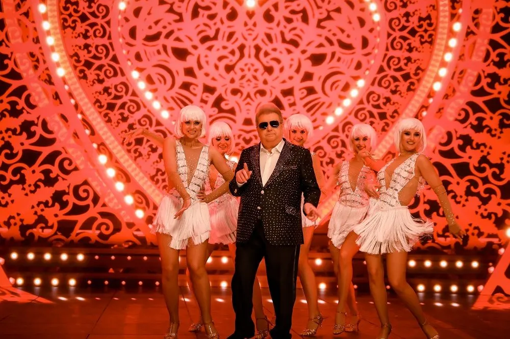 Михайло Поплавський випустив кліп в стилі голлівудських мюзиклів Михайло Поплавський випустив кліп в стилі голлівудських мюзиклів