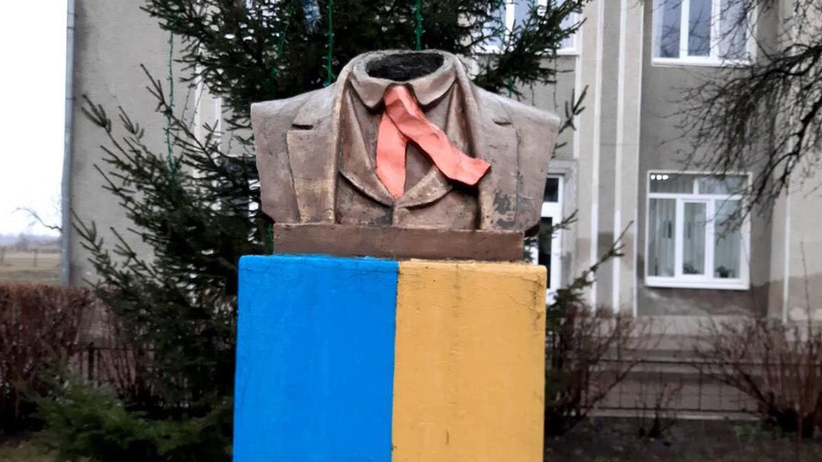 Возле Франковска осквернили памятник Тараса Шевченко - Новости Возле Франковска осквернили памятник Тараса Шевченко - Новости