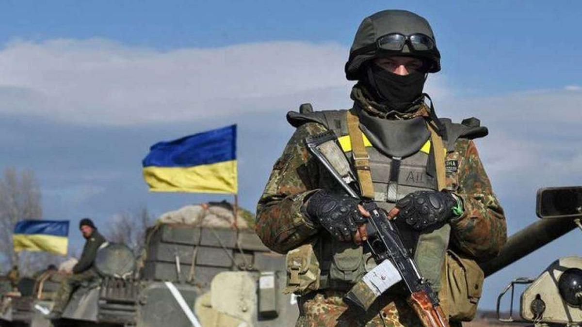 Воїни ЗСУ повісили український прапор на бліндаж ворога – відео Воїни ЗСУ повісили український прапор на бліндаж ворога – відео