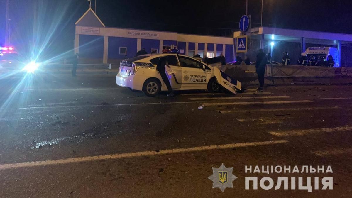 Під Одесою Huyndai влетів у поліцейський Prius, є загиблий Під Одесою Huyndai влетів у поліцейський Prius, є загиблий