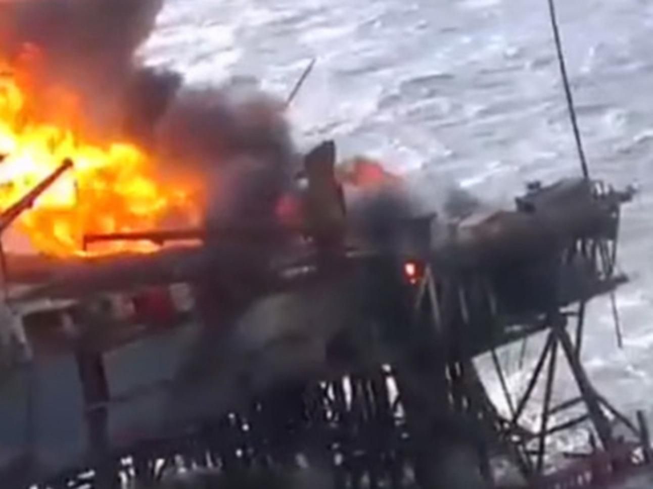 В Японском море горело российское судно с 30 рыбаками