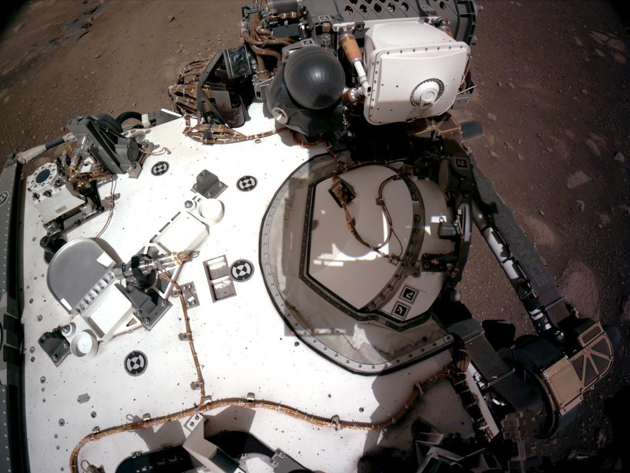 Perseverance здійснив першу поїздку на Марсі: фото