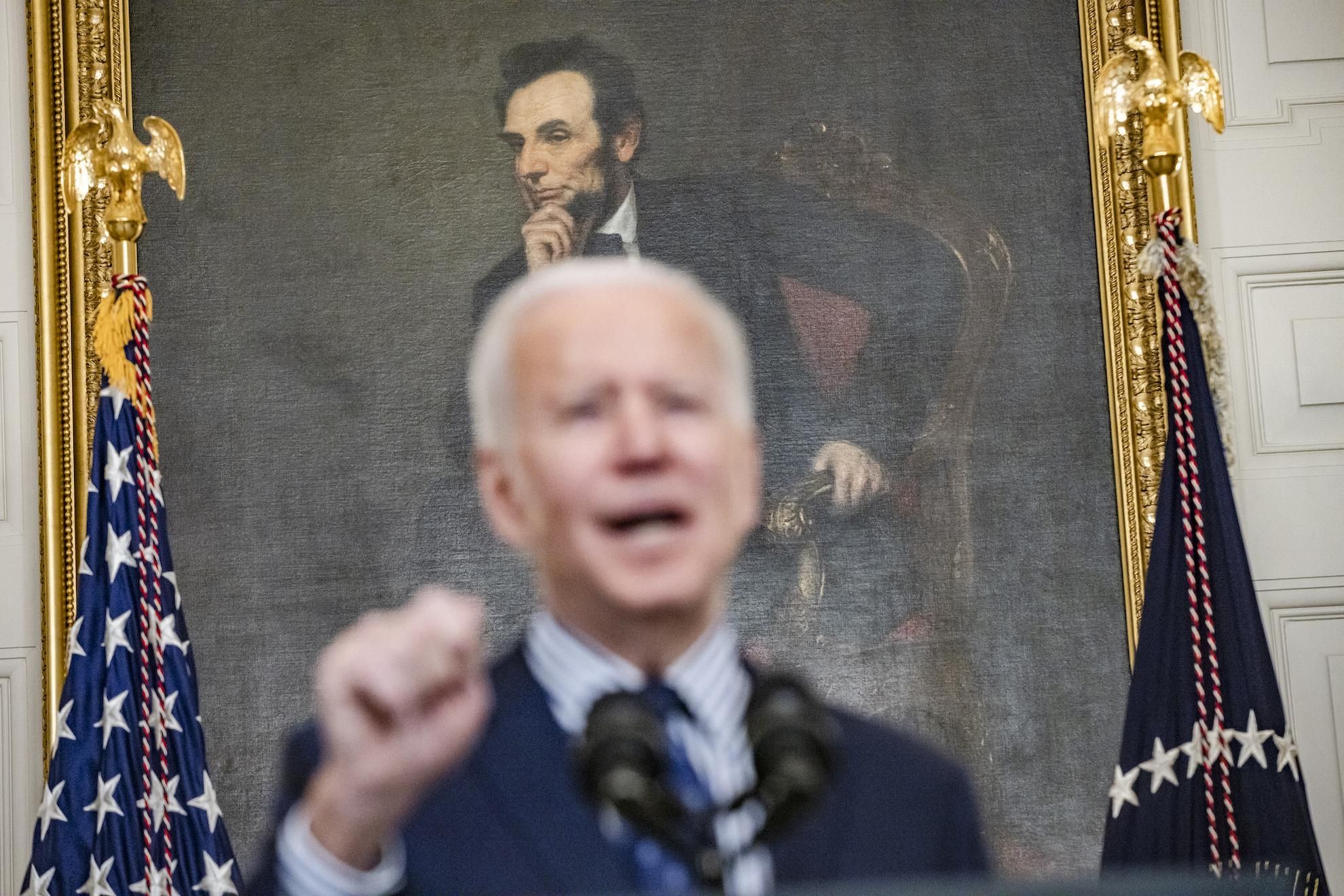 Сенат підтримав антикризовий пакет Байдена на 1,9 трильйона Сенат підтримав антикризовий пакет Байдена на 1,9 трильйона