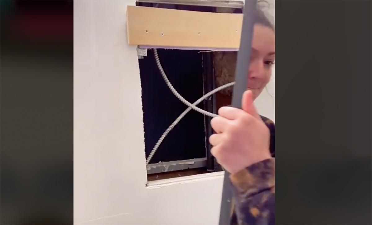 Жінка в США знайшла таємну квартиру за дзеркалом у ванній – відео