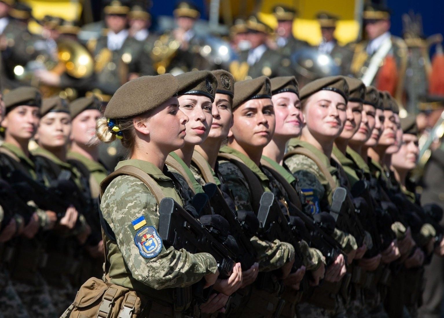 Жінок в армії завжди ставили поруч з чоловіками, – Павлов