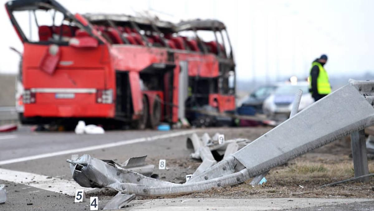 Водій був за кермом 18 годин:що про аварію в Польщі розповіли очевидці