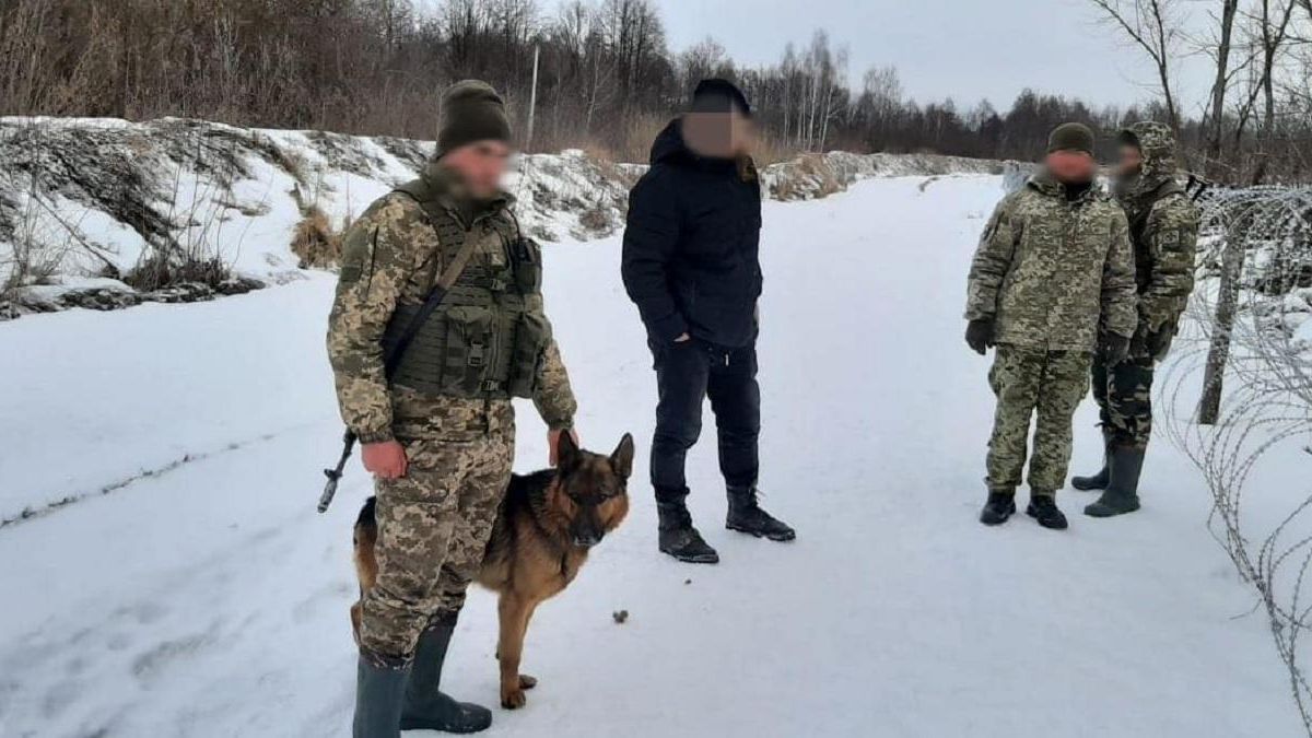На Черниговщине задержали пару: незаконно перешли границу с Россией На Черниговщине задержали пару: незаконно перешли границу с Россией