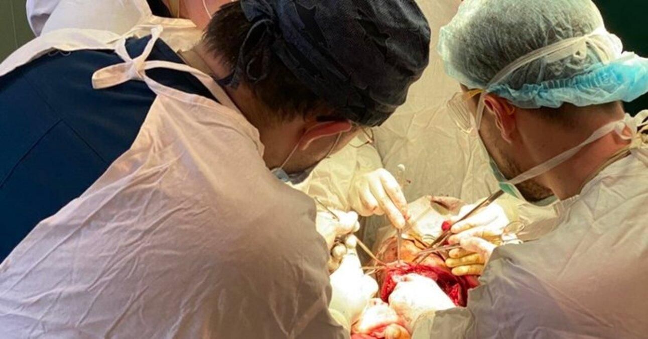 Ледь не загинув: львів'янин заніс в організм смертельну інфекцію під час гоління