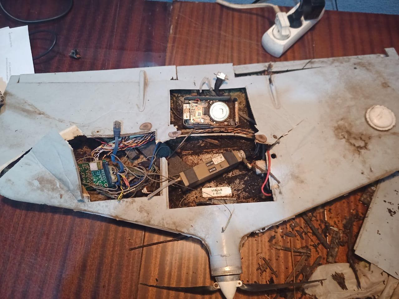 Украинские бойцы захватили беспилотник боевиков с биркой ФСБ России Украинские бойцы захватили беспилотник боевиков с биркой ФСБ России