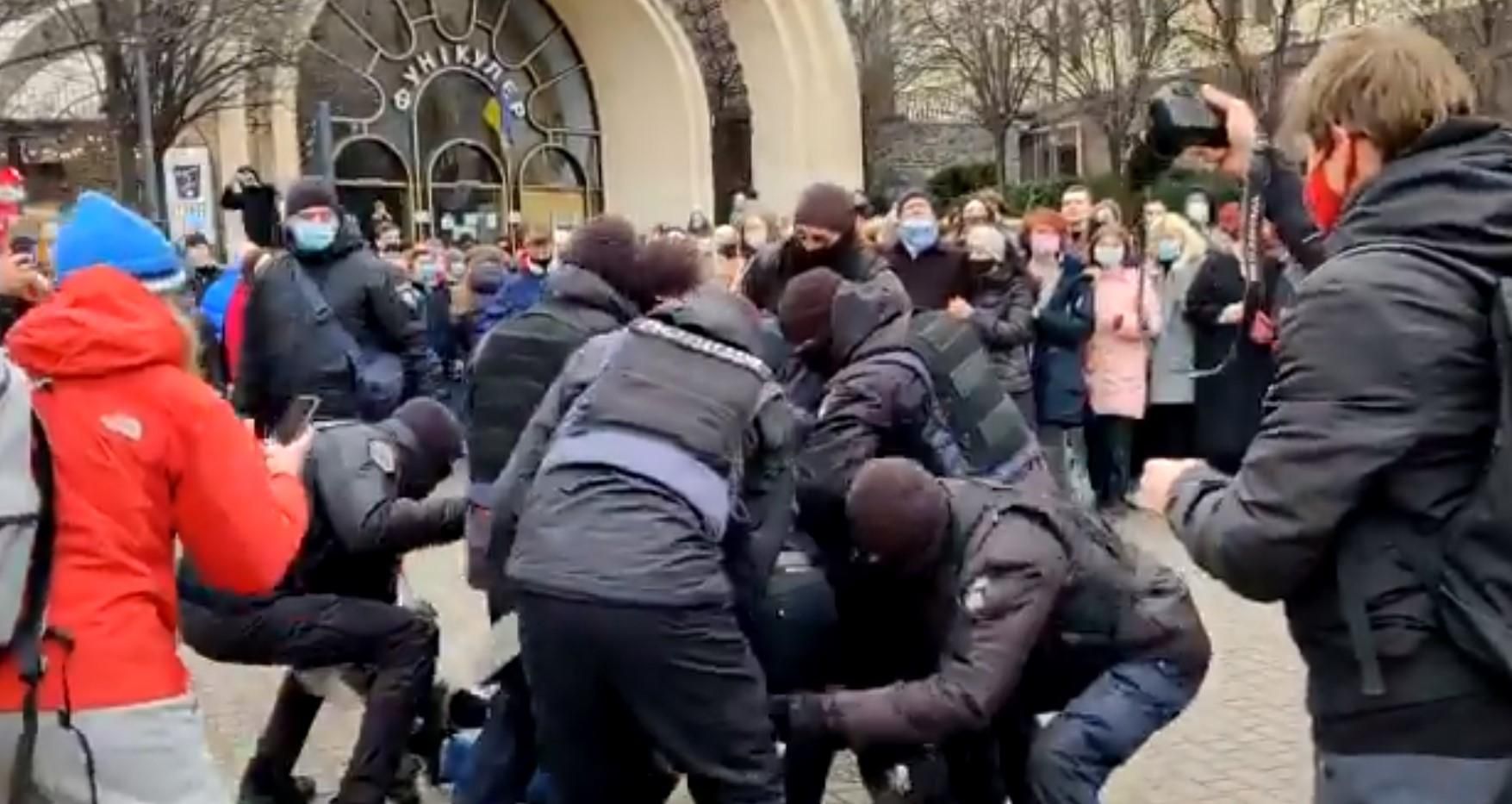 Задержание на Марше женщин в Киеве 8 марта 2021: видео